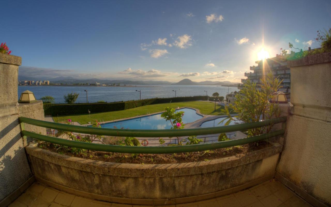 Vistamar. Primera Linea. Bahia De Santona Apartment Exterior photo